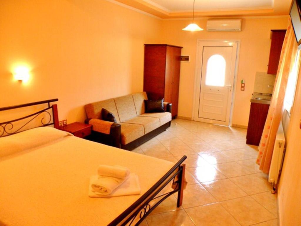 George Studios Skala Potamia  Bilik gambar